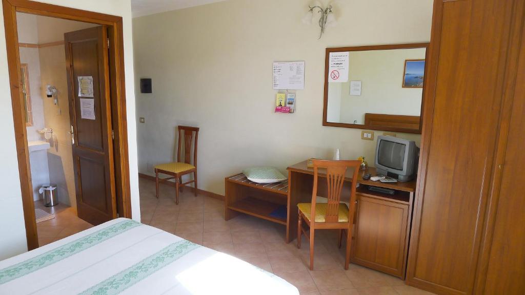 Hotel Da Paolino Trinità dʼAgultu الغرفة الصورة